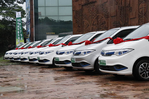 鄭州日產(chǎn)全新帥客EV深圳發(fā)布，現(xiàn)場(chǎng)向終端用戶交車超100輛