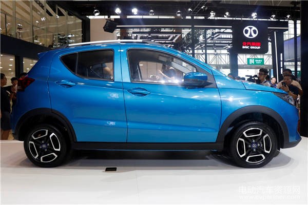 2018成都車展丨售價6.58萬元起，北汽新能源EC正式上市