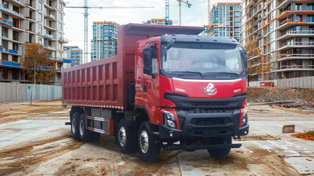 動力續航承載拉滿！乘龍H7 8X4純電自卸車領跑工程創富